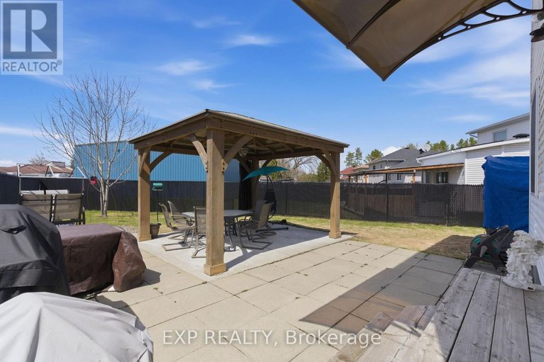 29466998/296-bonavista-street/town-of-rockland/clarence-rockland/ontario/K4K1N8_40