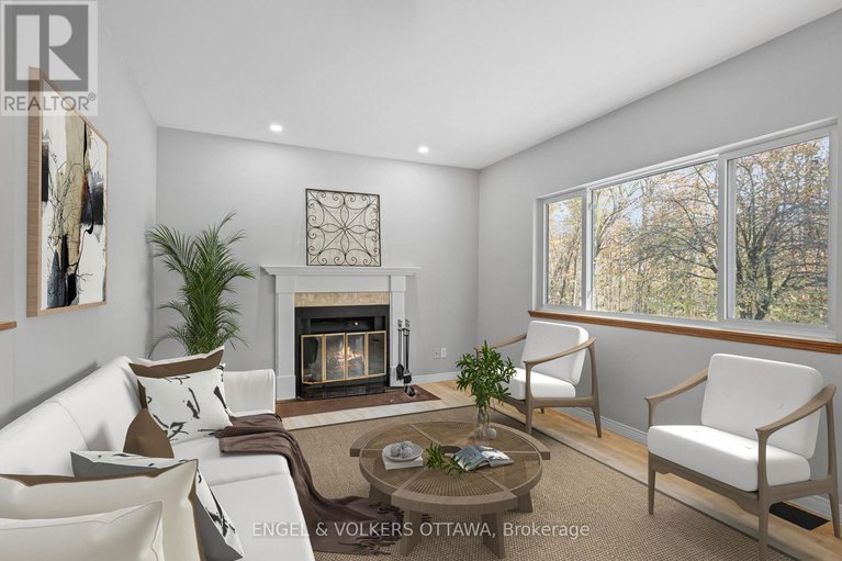 29015610/4720-whispering-willow-drive/sarsfieldbearbrook/ottawa/ontario/K4B1J1_12