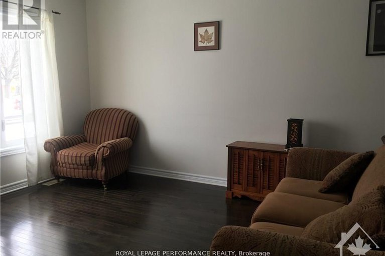 28476744/8164-jeanne-darc-boulevard-n/chatelaine-village/ottawa/ontario/K1E2H5_5