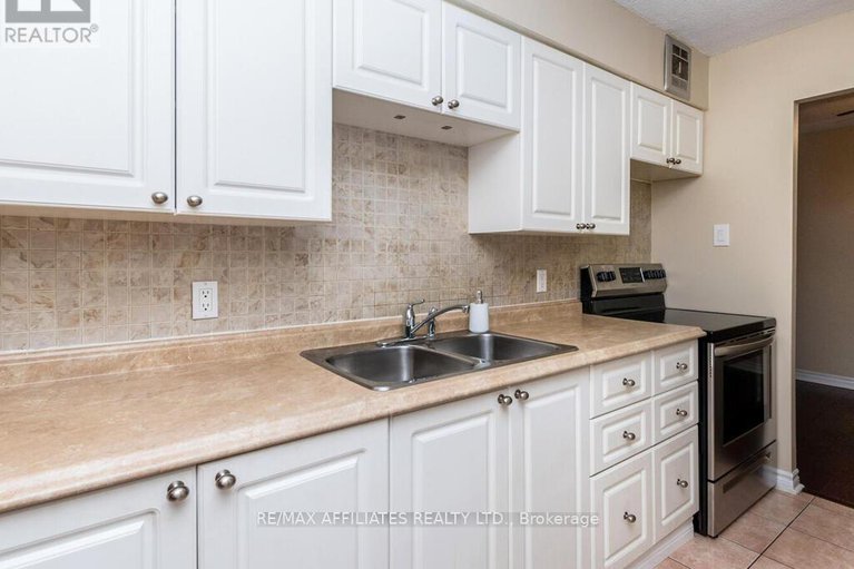 29148629/709-2400-virginia-drive/urbandale-acres/ottawa/ontario/K1H8L3_11