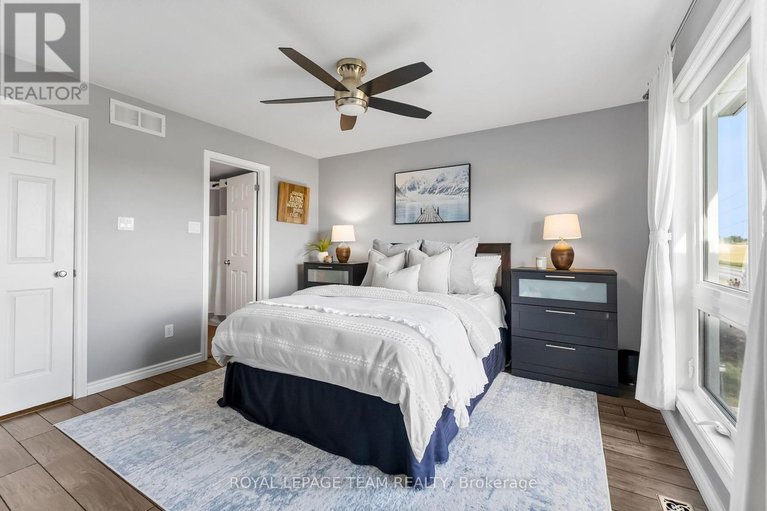 28888816/368-crownridge-drive/emerald-meadowstrailwest/ottawa/ontario/K2M3A4_23