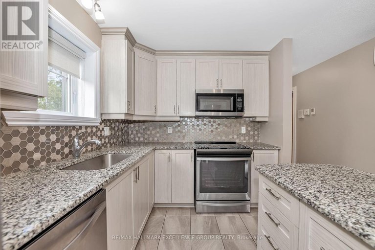 28810909/214-290-masters-lane/town-of-rockland/clarence-rockland/ontario/K4K0K5_10