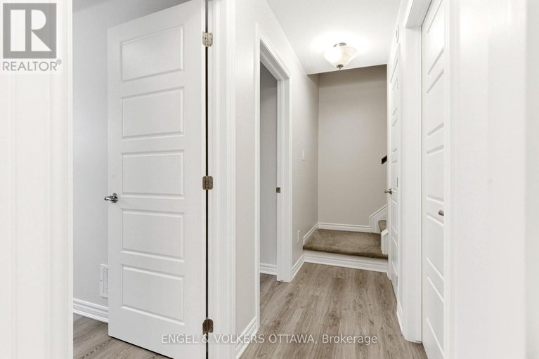 29519858/808-kiniw-private/cfb-rockcliffe-and-area/ottawa/ontario/K1K5A4_18