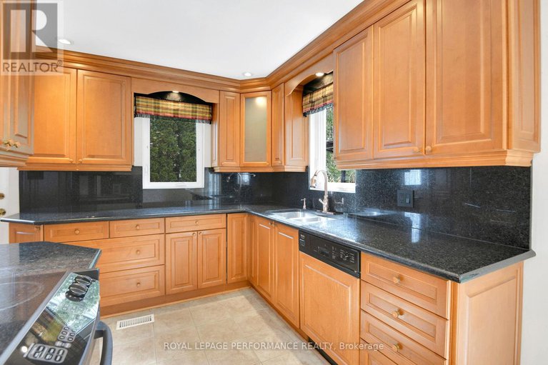 29066042/3804-autumnwood-street/emerald-woodssawmill-creek/ottawa/ontario/K1T2G8_5