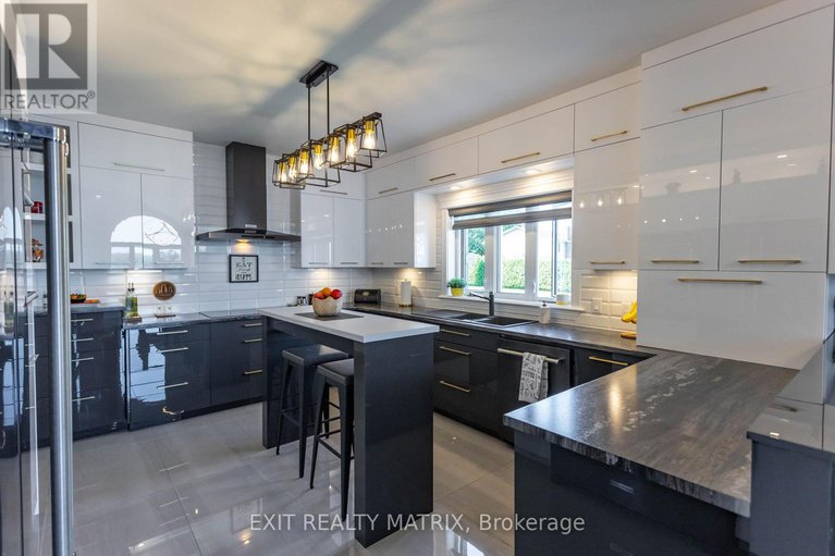 28387105/3835-old-highway-17/clarencerockland-twp/clarence-rockland/ontario/K4K1W2_6