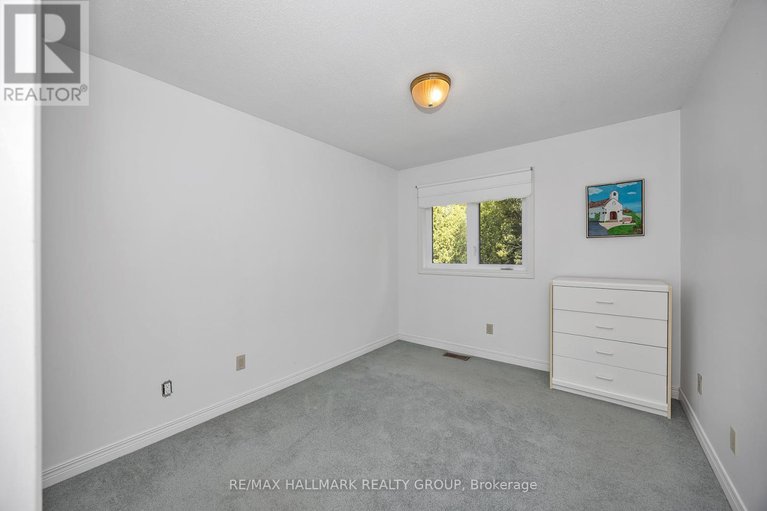 28845636/1725-autumn-ridge-drive/chapel-hill/ottawa/ontario/K1C6Z1_36