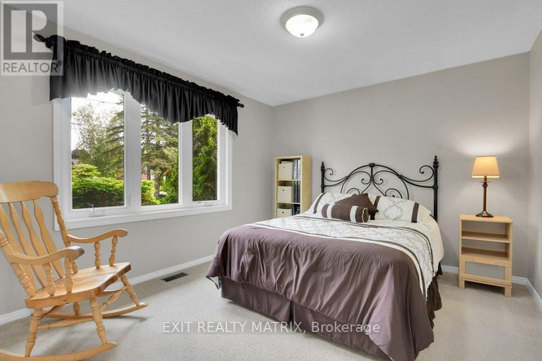 28473522/842-apple-lane/cumberland-ridge/ottawa/ontario/K4C1C1_18