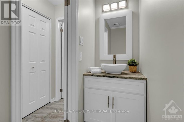 28611833/2177-lenester-avenue/mckellar-heightsglabar-park/ottawa/ontario/K2A4A9_5