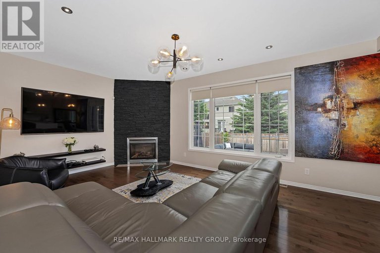 28595507/137-stedman-street/blossom-parkkemp-parkfindlay-creek/ottawa/ontario/K1T0B4_13