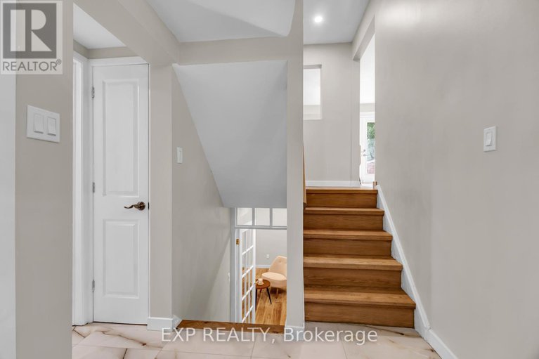 28458465/12-bayside-private/mooneys-bayriverside-park/ottawa/ontario/K1V9R3_4
