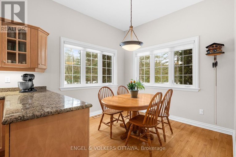 29633496/5-countryside-green/cedar-hillorchard-estates/ottawa/ontario/K2R1B5_15