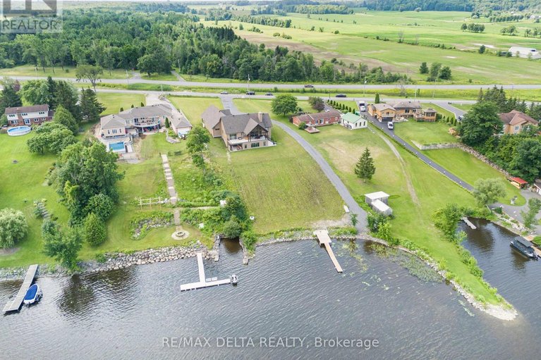 29456390/3815-old-highway-17-road/clarencerockland-twp/clarence-rockland/ontario/K4K1W2_5