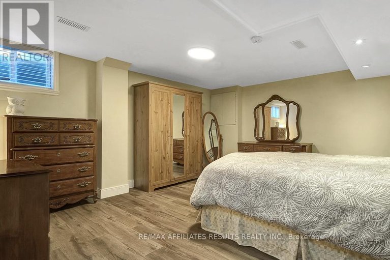 29657877/13-redfox-place/bridlewood/ottawa/ontario/K2M1C8_31