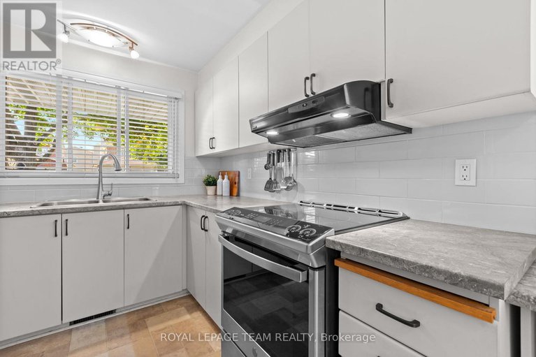 28918556/24-hyannis-avenue/cedargrovefraserdale/ottawa/ontario/K2J2W8_7