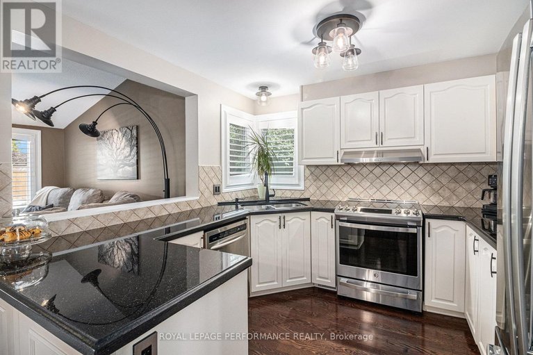 29629038/653-thicket-way/fallingbrookgardenway-south/ottawa/ontario/K4A3A7_14