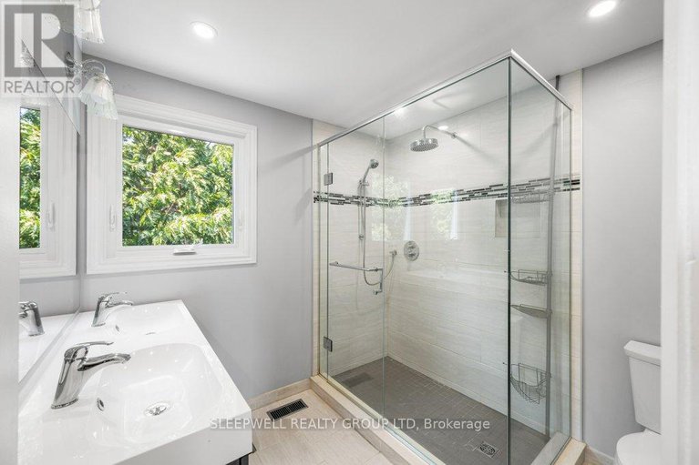 28669425/43-parkglen-drive/meadowlandsst-claire-gardens/ottawa/ontario/K2G3G7_28