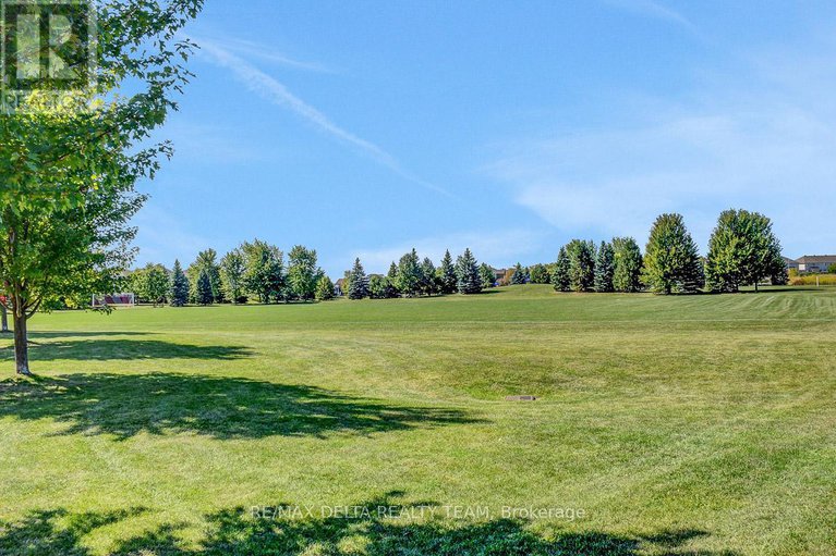 29117733/1916-montmere-avenue/notting-hillsummerside/ottawa/ontario/K4A0E7_40