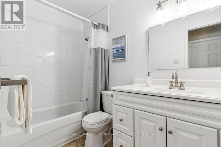 28585598/74-4634-cosmic-place/pineview/ottawa/ontario/K1B4R8_29