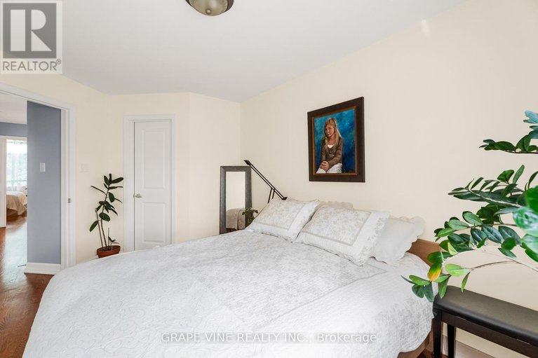 28366149/709-melbourne-avenue/laurentianview/ottawa/ontario/K2A1X4_27