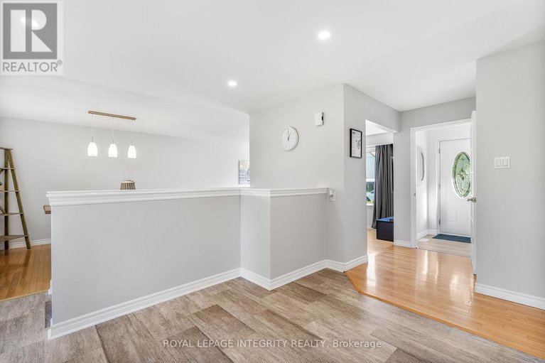 28899547/13-elm-avenue/village-of-russell/russell/ontario/K4R1B3_12