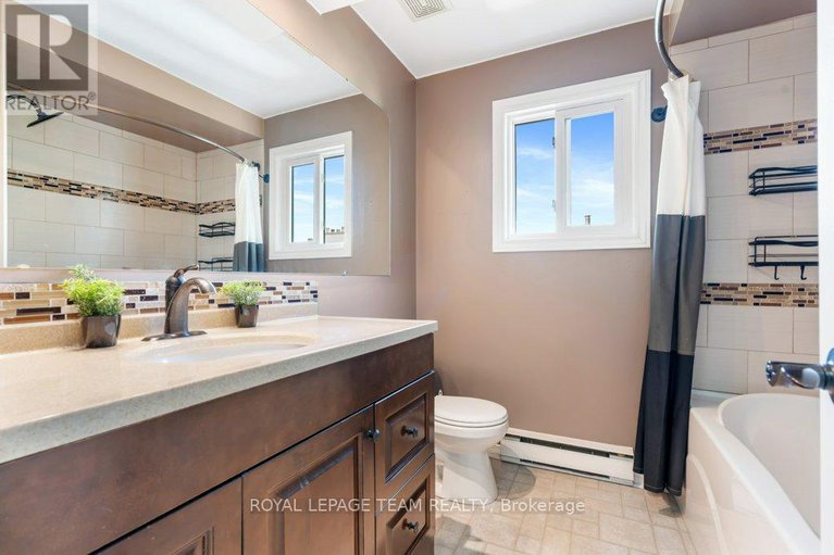 29008044/b-6754-jeanne-darc-boulevard-n/convent-glen-north/ottawa/ontario/K1C6E9_29