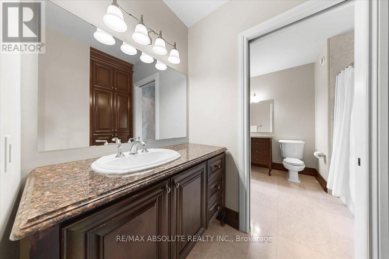 28246473/124-biltmore-crescent/btwn-franktown-rd-fallowfield-rd/ottawa/ontario/K2S2C6_34