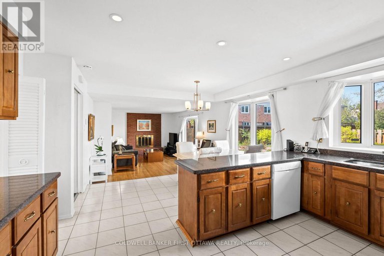 28315563/16-denewood-crescent/pineglencountry-place/ottawa/ontario/K2E7G5_18