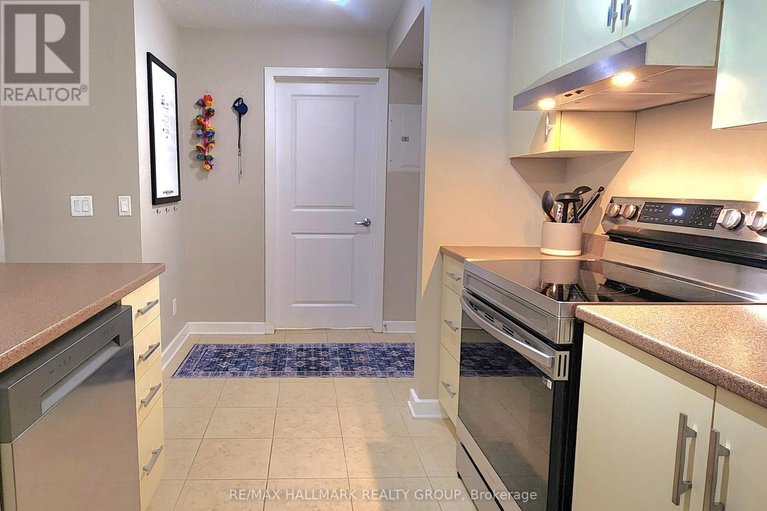 28506551/209-138-somerset-street-w/ottawa-centregolden-triangle/ottawa/ontario/K2P0A3_12