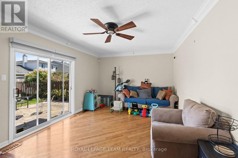 28879068/35-ivylea-street/craig-henrywoodvale/ottawa/ontario/K2G4X1_12