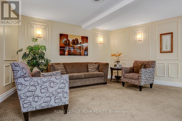 28601735/601-1356-meadowlands-drive-e/borden-farmstewart-farmcarleton-heightsparkwood-hills/ottawa/ontario/K2E6K6_4