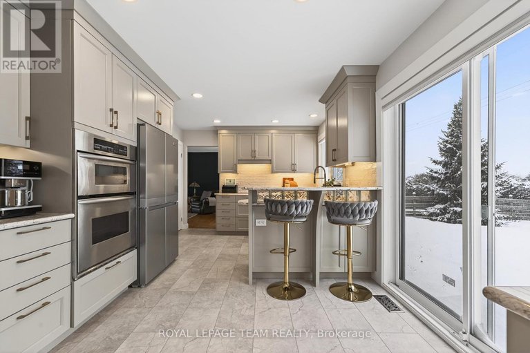 29302410/2690-hickson-crescent/redwood-park/ottawa/ontario/K2H6Y6_29