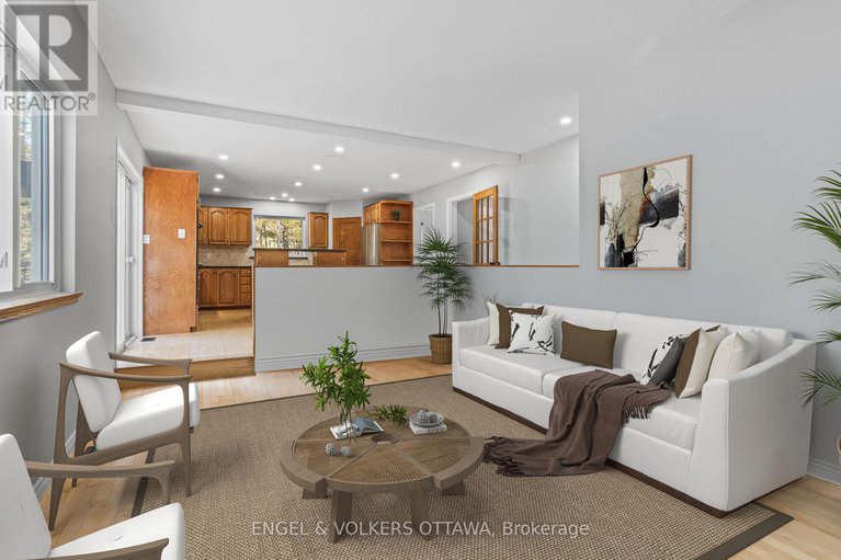 29015610/4720-whispering-willow-drive/sarsfieldbearbrook/ottawa/ontario/K4B1J1_11