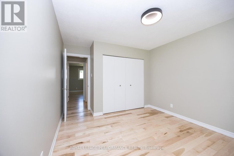 28604783/1398-jamison-avenue-s/bilberry-creekqueenswood-heights/ottawa/ontario/K1E1J5_24