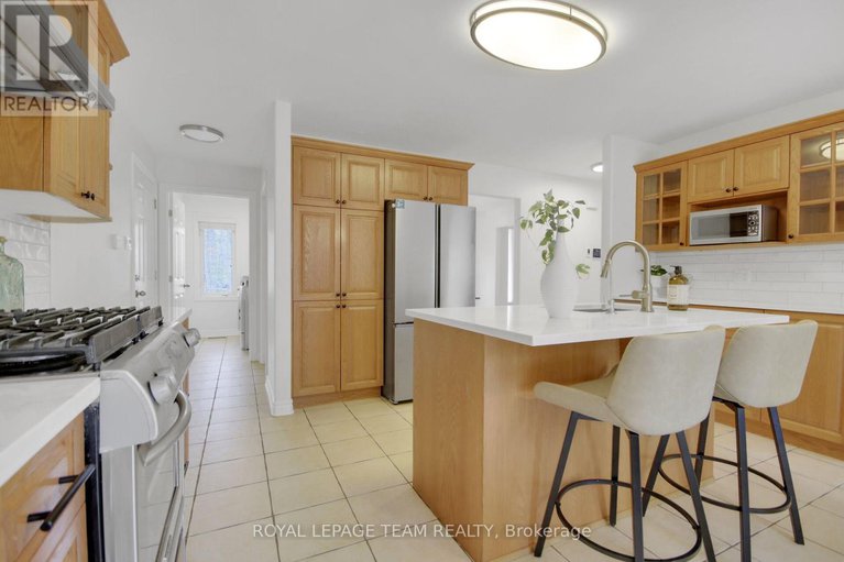 29064308/5719-stuewe-drive/manotick-east-to-manotick-station/ottawa/ontario/K4M1L2_8