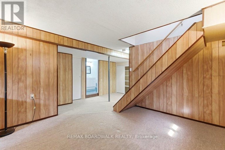 29567574/1274-maitland-avenue/copeland-park/ottawa/ontario/K2C2C6_25