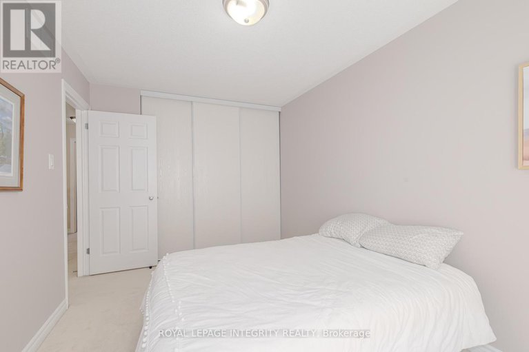 28738555/218-catamount-court/emerald-meadowstrailwest/ottawa/ontario/K2M0A9_40
