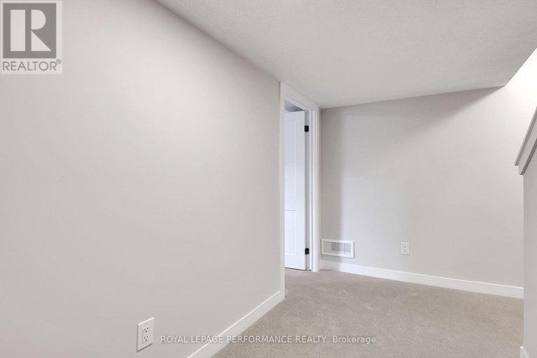 28336168/116-pizzicato-street/mer-bleuebradley-estatesanderson-park/ottawa/ontario/K1W0S2_39