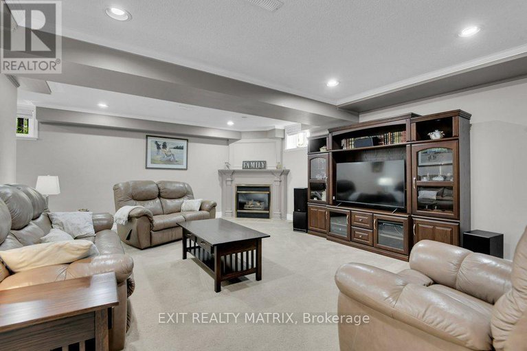 28473522/842-apple-lane/cumberland-ridge/ottawa/ontario/K4C1C1_21