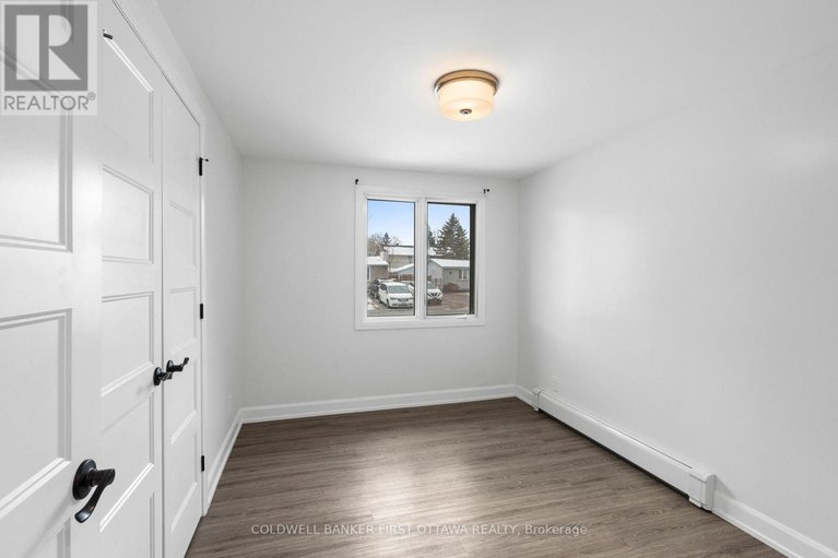 29689692/351-amiens-street/bilberry-creekqueenswood-heights/ottawa/ontario/K1E1P1_13