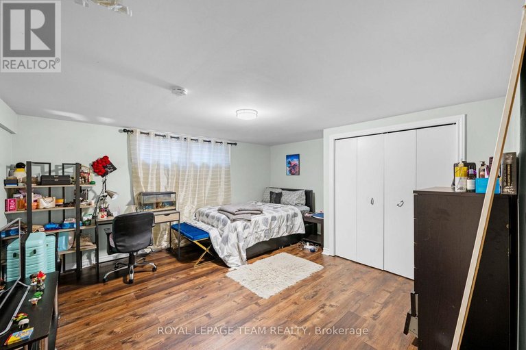 29669851/1986-fairbanks-avenue/alta-vistafaircrest-heights/ottawa/ontario/K1H5Y6_37