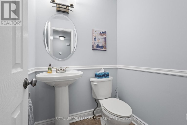 29606719/219-switzer-avenue/westborohampton-park/ottawa/ontario/K1Z7H8_19