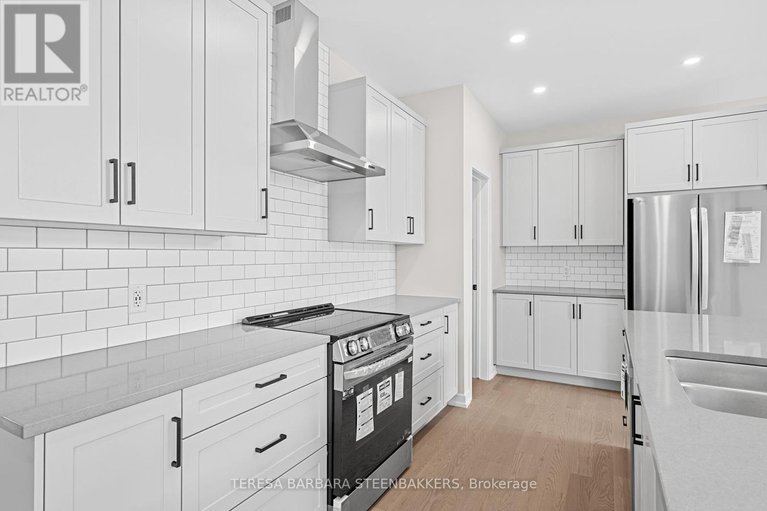 27846095/747-kenny-gordon-avenue-n/riverside-southgloucester-glen/ottawa/ontario/K4M0X9_13