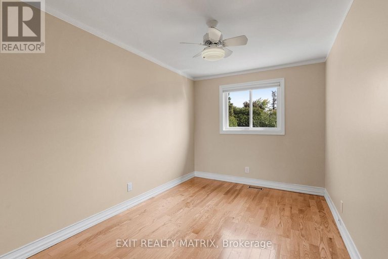 29646951/1401-bortolotti-crescent/pineview/ottawa/ontario/K1B5C1_29