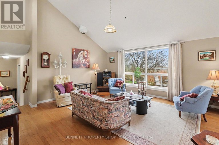 29682682/3490-larmours-road/sarsfieldbearbrook/ottawa/ontario/K0A3E0_6