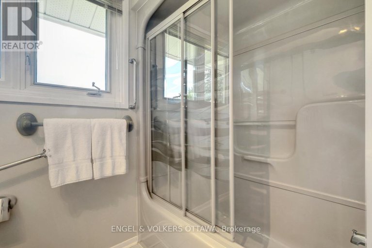 29036505/29-qualicum-street/bruce-farmgraham-parkqualicumbellands/ottawa/ontario/K2H7H1_39