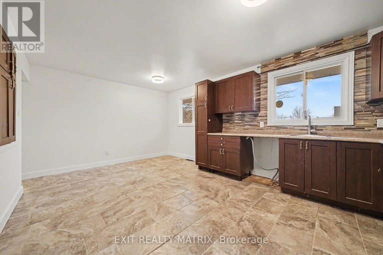 29672534/1740-saint-laurent-street/town-of-rockland/clarence-rockland/ontario/K4K1C2_9