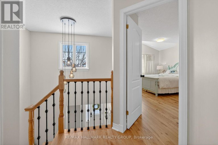 29352241/1952-schroeder-crescent/springridgeeast-village/ottawa/ontario/K4A4P7_29