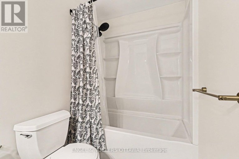 29620047/2148-orient-park-drive/blackburn-hamlet-south/ottawa/ontario/K1B4V9_19