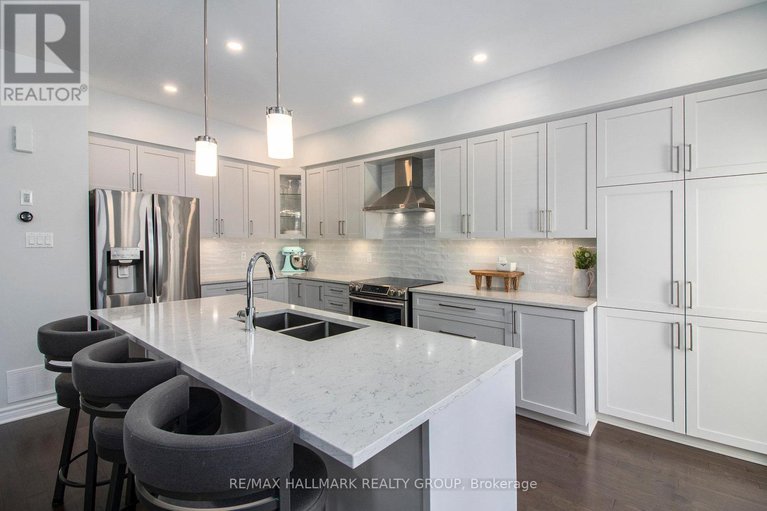 28862057/754-cairn-crescent/mer-bleuebradley-estatesanderson-park/ottawa/ontario/K1W0P4_16