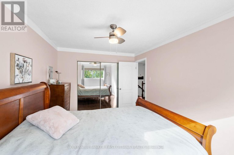 28819610/12-550-straby-avenue/overbrookcastle-heights/ottawa/ontario/K1K1H1_19